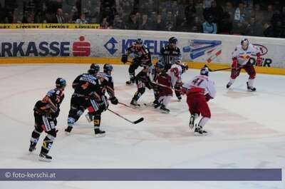 Ausgleich im vierten Spiel: Rückspiel am Ostersonntag in Salzburg foto-kerschi_01-04-2010_eishockeyliga__33.jpg