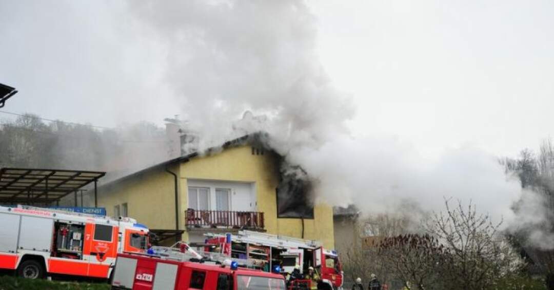 Titelbild: Wohnhausbrand: Ein Toter bei Brand in Steyregg