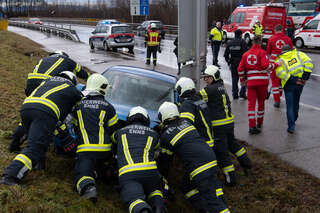 Unfall auf der L571 bei Enns foke_20181222_142026.jpg