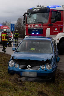 Unfall auf der L571 bei Enns foke_20181222_142314_01.jpg