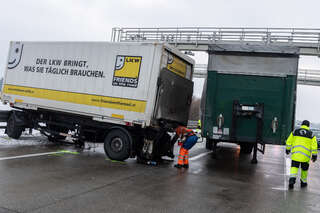 A1 - Unfall mit fünf Lkw und zwei Pkw foke_20190123_171859.jpg