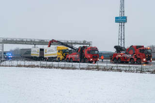 A1 - Unfall mit fünf Lkw und zwei Pkw foke_20190123_174414.jpg