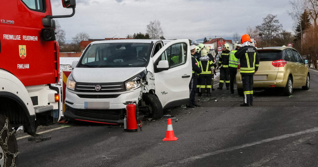 Titelbild: Zwei Verletzte bei Verkehrsunfall auf B134