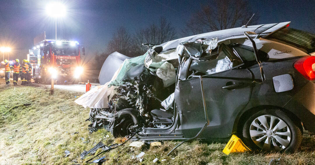 Titelbild: Folgenschwerer Verkehrsunfall auf der B1