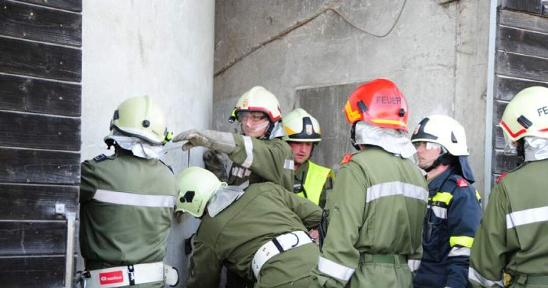 Titelbild: Krankenpfleger Sieben Meter in einen Silo gestürzt