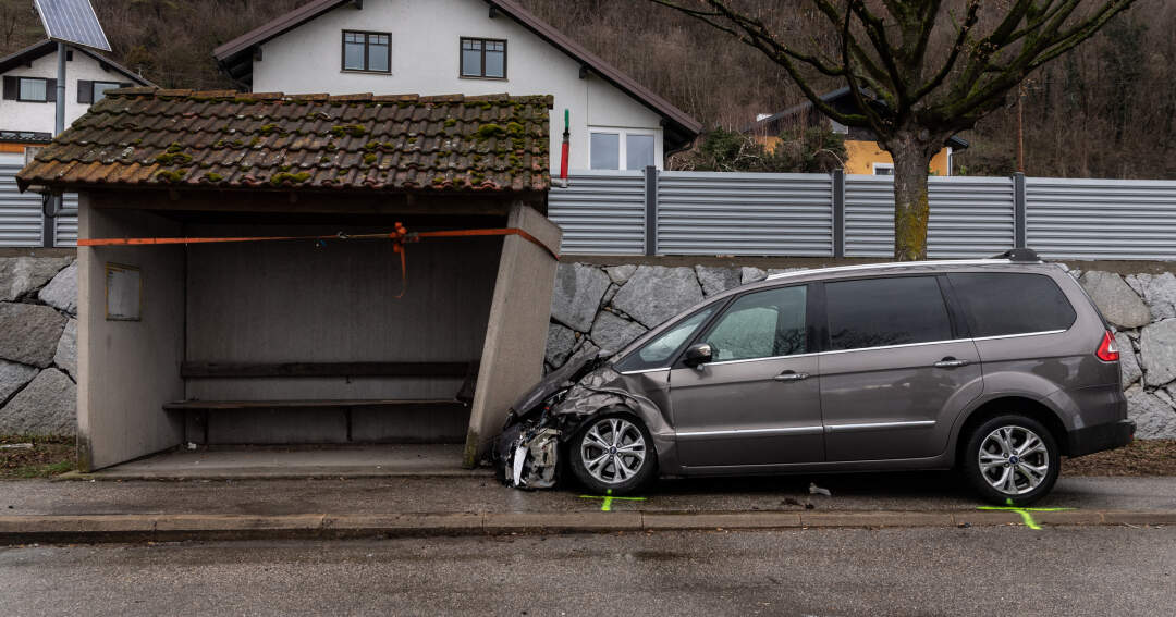 Titelbild: Verkehrsunfall auf der Pleschinger Straße