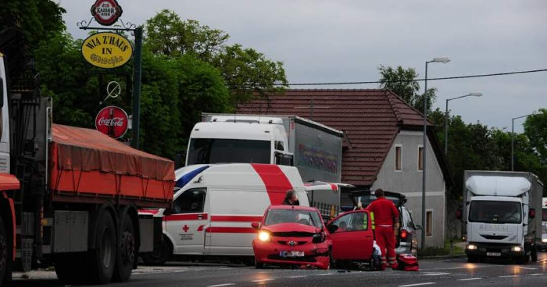 Titelbild: Rettungshubschraubereinsatz nach Verkehrsunfall