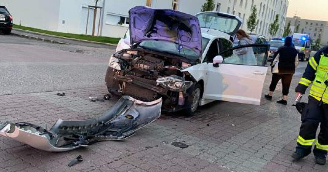 Titelbild: Zwei Verletzte bei Verkehrsunfall - Bezirk Linz Land
