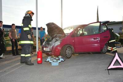 Berufsschüler löschte Fahrzeugbrand fahrzeugbrand-003.jpg