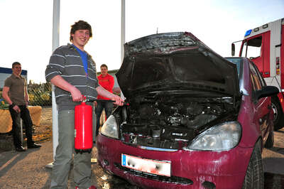 Berufsschüler löschte Fahrzeugbrand fahrzeugbrand-009.jpg