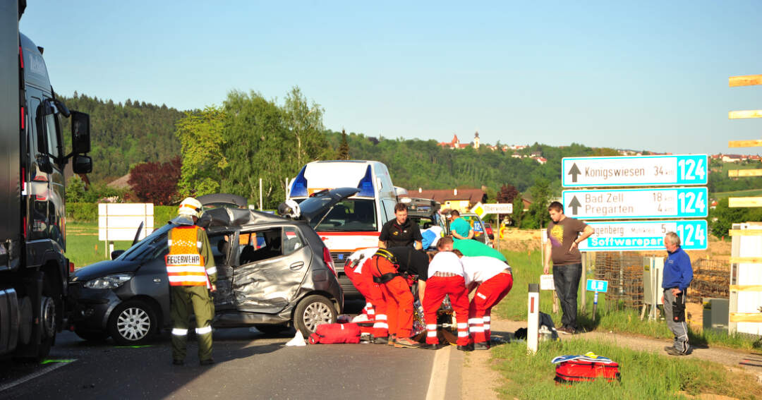 Titelbild: Schwerer Verkehrsunfall  im  Nachmittagsverkehr