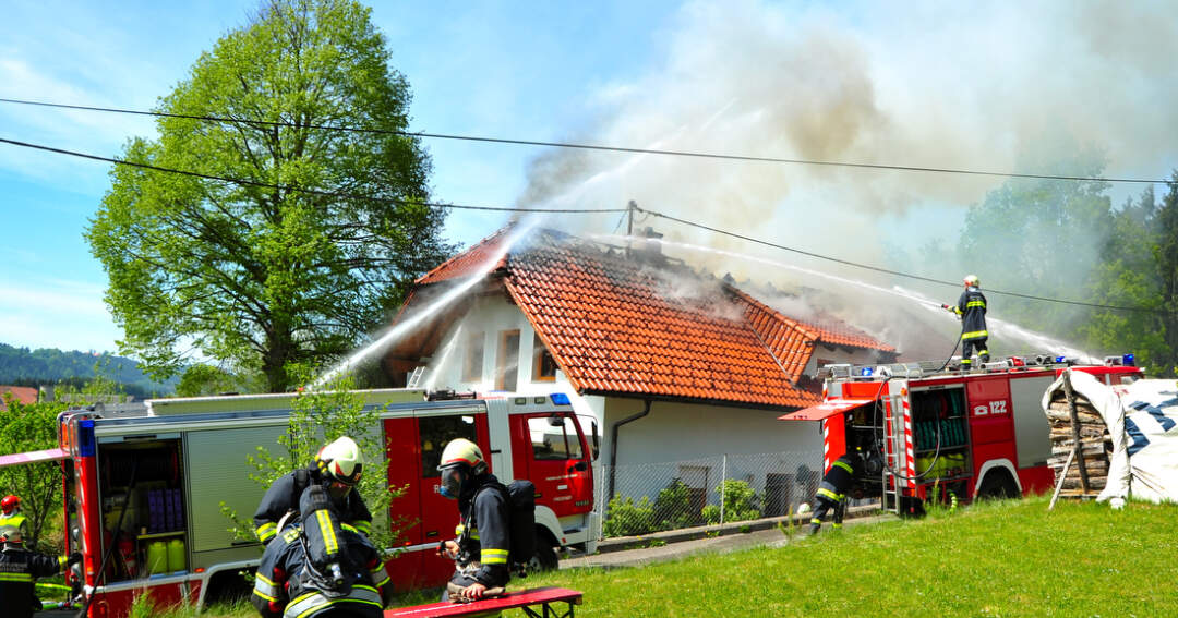 Titelbild: Einfamilienhaus durch Vollbrand zerstört