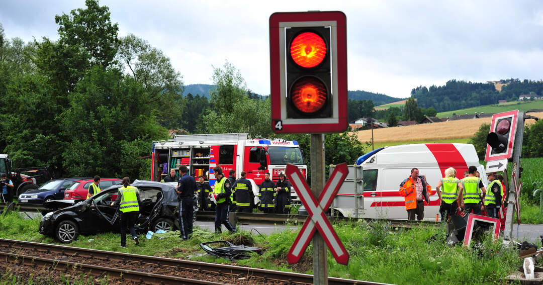 Titelbild: Kefermarkt: Güterzug rammte Pkw - Lenkerin tot