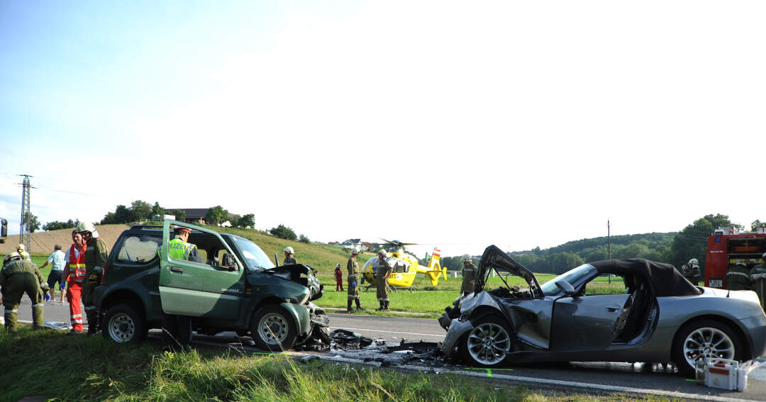 Titelbild: BMW Z4 kracht frontal in Suzuki