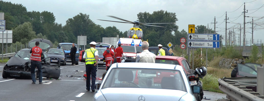 Titelbild: Vier Verletzte bei schweren Unfall