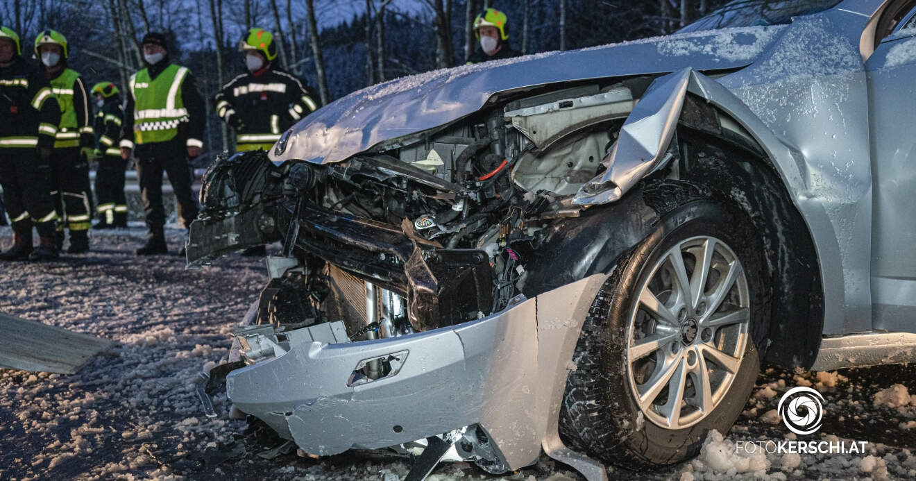 Verkehrsunfall auf der B126 Leonfeldener Straße