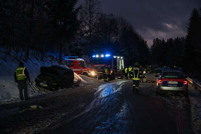 Verkehrsunfall auf der B126 Leonfeldener Straße foke-26454.jpg