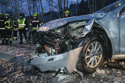 Verkehrsunfall auf der B126 Leonfeldener Straße foke-26457.jpg