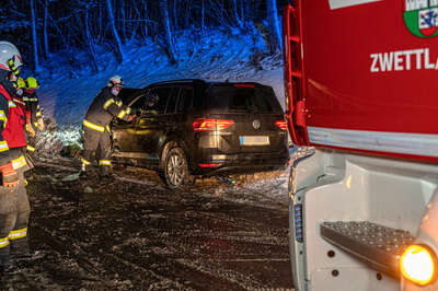 Verkehrsunfall auf der B126 Leonfeldener Straße foke-26472.jpg