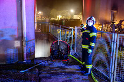 Kellerbrand - Feuerwehr musste Personen retten DRAXLER-2022020320110419-037.jpg