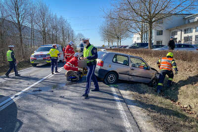 Verkehrsunfall mit zwei Fahrzeugen auf B129 in Wilhering BAYER.jpg