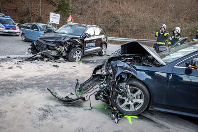 Drei Verletzte bei schwerem Verkehrsunfall auf der B129 BAYER-5060.jpg