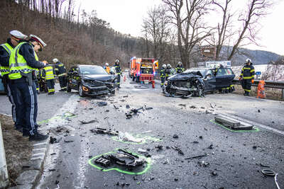 Drei Verletzte bei schwerem Verkehrsunfall auf der B129 BAYER-5105.jpg