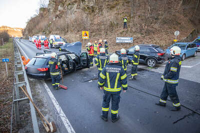 Drei Verletzte bei schwerem Verkehrsunfall auf der B129 BAYER-7.jpg