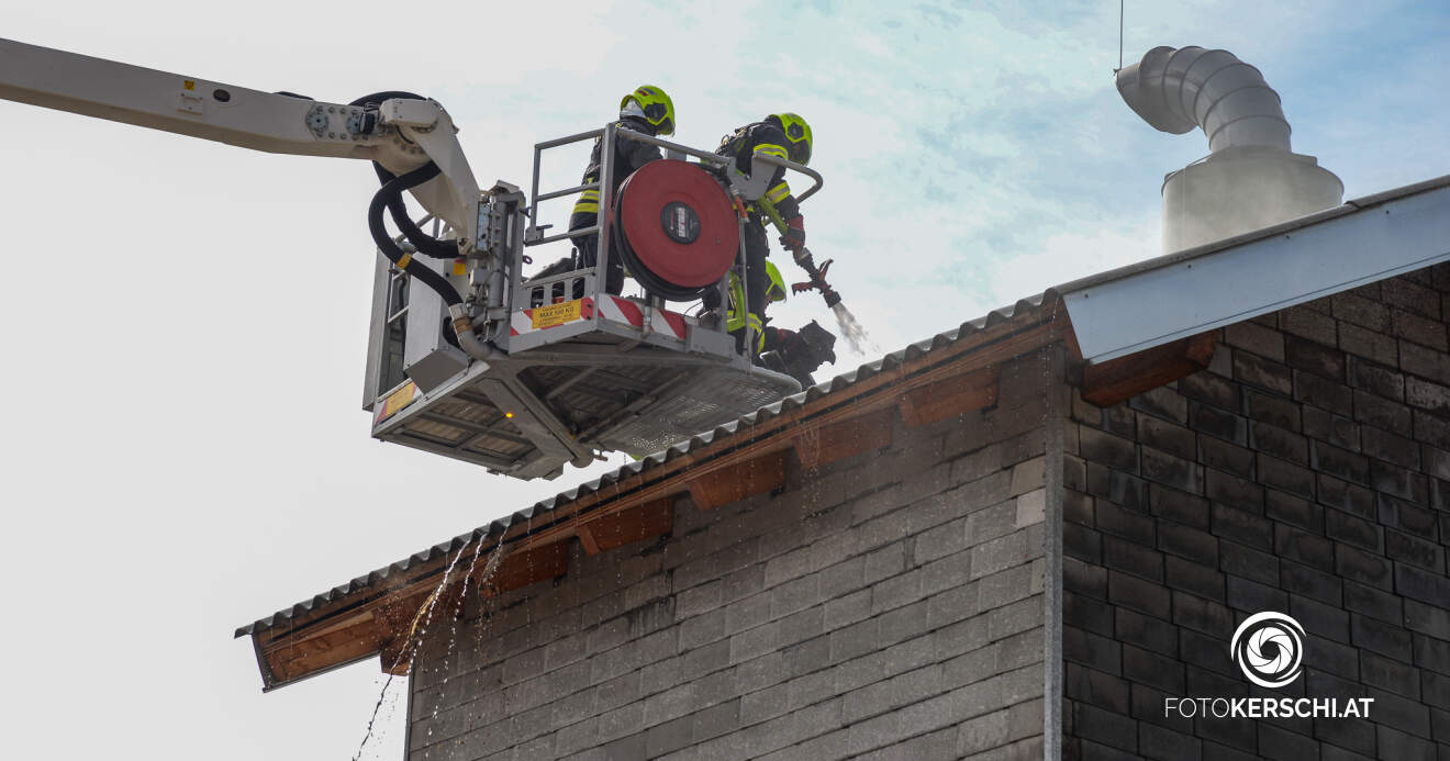 Titelbild: Brand in Sägespänesilo