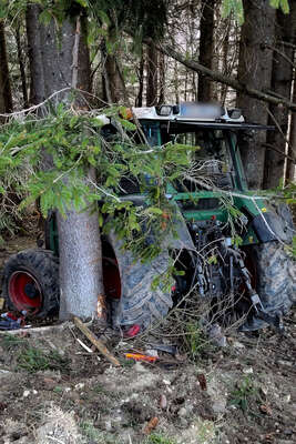 Traktor samt Güllefass abgestürzt fkstore-30161.jpg