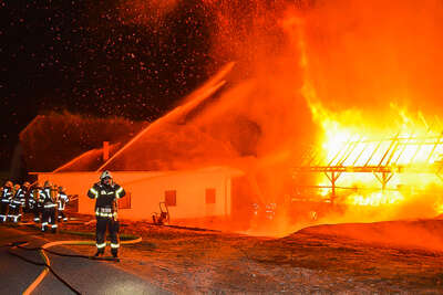 Großbrand in Herzogsdorf FOKE-202203162033-022.jpg