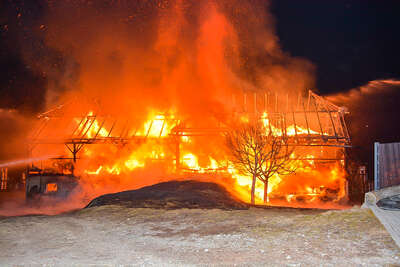 Großbrand in Herzogsdorf FOKE-202203162034-024.jpg