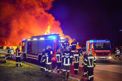 Großbrand in Herzogsdorf FOKE-202203162039-037.jpg