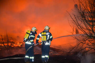 Großbrand in Herzogsdorf FOKE-202203162054-059.jpg