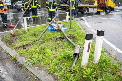 Drei Fahrzeuge in Kreuzungscrash verwickelt BAYER-AB2-0429.jpg