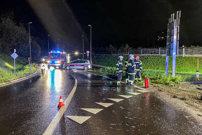 Verkehrsunfall im Kreisverkehr beim Mona-Lisa Tunnel FOKE-2022110420491175-009.jpg