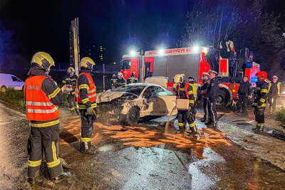 Verkehrsunfall im Kreisverkehr beim Mona-Lisa Tunnel FOKE-2022110421281203-029.jpg