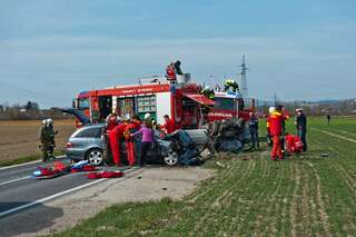 Tote und zwei Schwerverletzte nach Autounfall tote-bei-autounfall_03.jpg