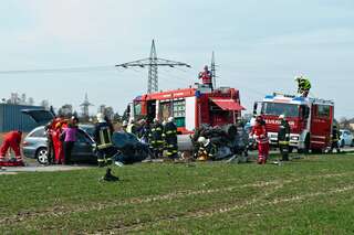 Tote und zwei Schwerverletzte nach Autounfall tote-bei-autounfall_05.jpg