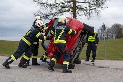 Unfall mit zwei PKW in Ungenach FVM-9005.jpg