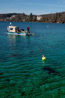 Archäologische Tauchgänge am Attersee DJI-0749.jpg