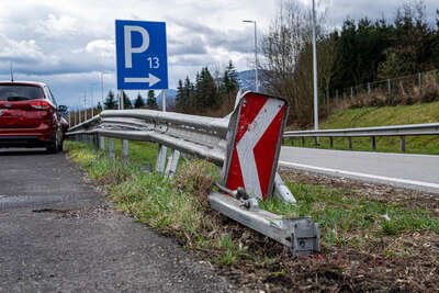 PKW prallte auf A9 gegen Aufpralldämpfer DSC-7082.jpg