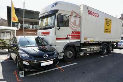 Zusammenstoß zwischen PKW und LKW fordert 1 Verletzte Person fkstore-62443.jpg