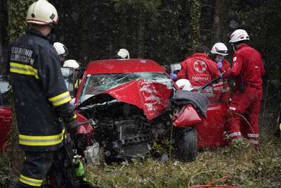 Eingeklemmte Person bei Verkehrsunfall in Gallneukirchen foke-62420.jpg