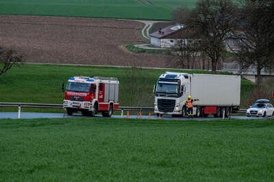 Tödliche Frontalkollision mit LKW in Voitsdorf DSC-7536.jpg