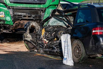 Tödliche Frontalkollision mit LKW in Voitsdorf DSC-7554.jpg