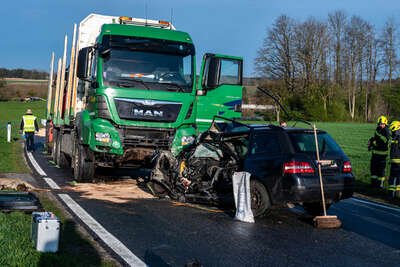 Tödliche Frontalkollision mit LKW in Voitsdorf DSC-7555.jpg