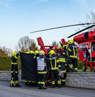 PKW kollidiert mit Sämaschine- eine verletzte Person DSC-2826.jpg