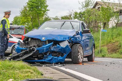 Kreuzungskollision auf der B122 in Sattledt- eine Person verletzt DSC-3259.jpg