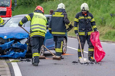 Kreuzungskollision auf der B122 in Sattledt- eine Person verletzt DSC-3278.jpg